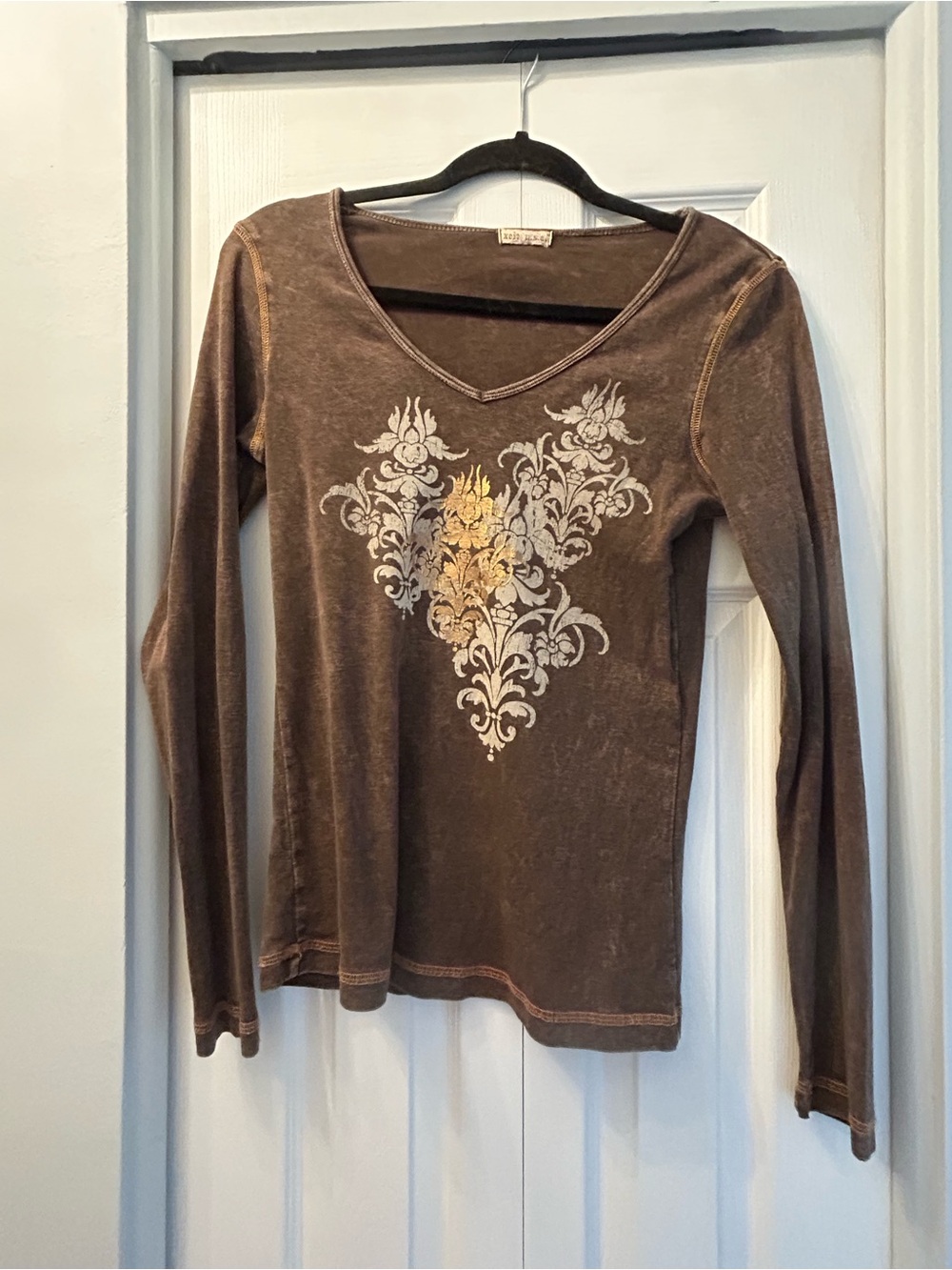 Y2k medium brown long sleeve top with paper tag.